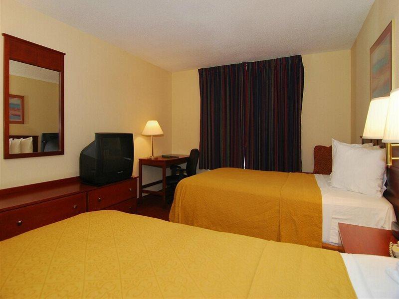 Отель Baymont By Wyndham Indianapolis East Экстерьер фото