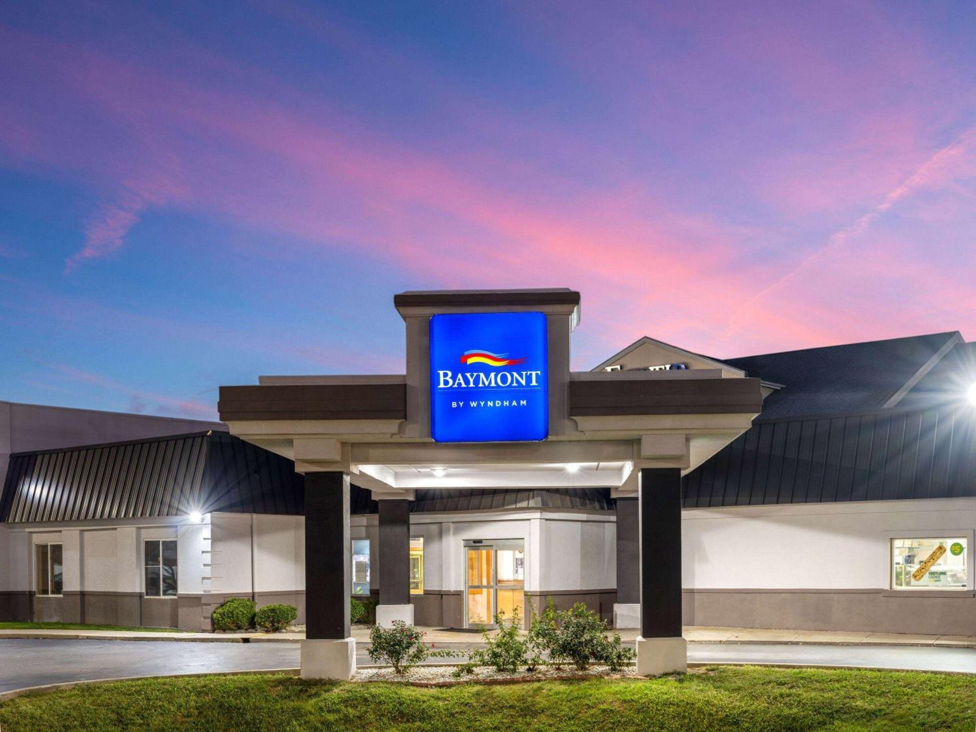 Отель Baymont By Wyndham Indianapolis East Экстерьер фото